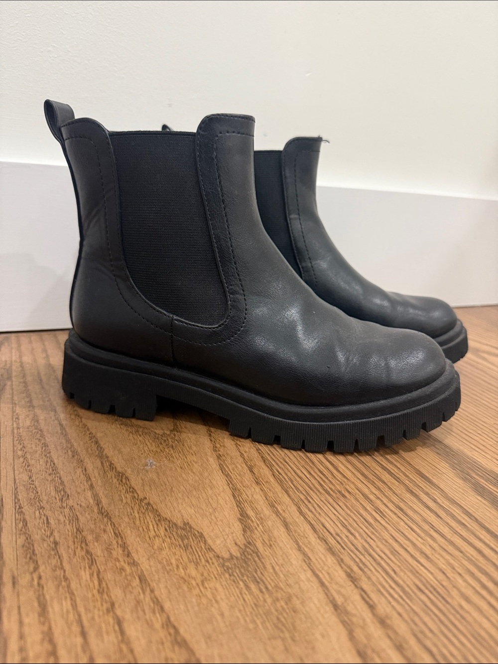 Old Navy Black Chelsea Lug Boots